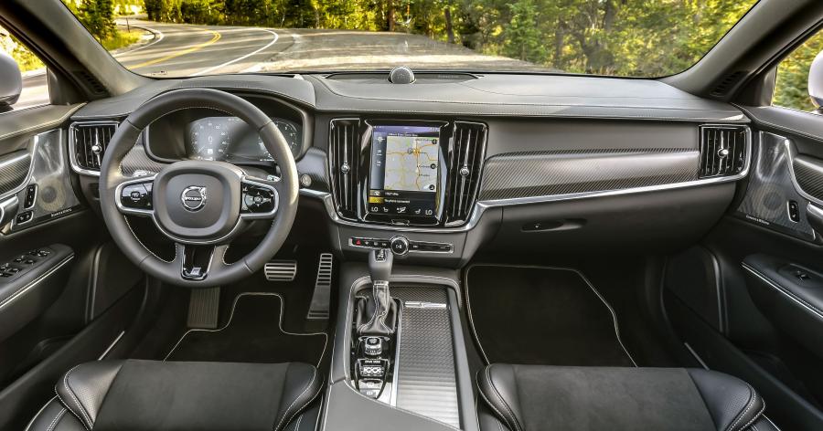 Торпедо Volvo V90 T6 R-Design 2017 года  (NA) (фото 9 из 18)